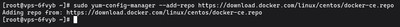 Uruchamianie sudo yum-config-manager --add-repo aby dodać oficjalne repozytorium Docker CE do AlmaLinux lub Rocky Linux
