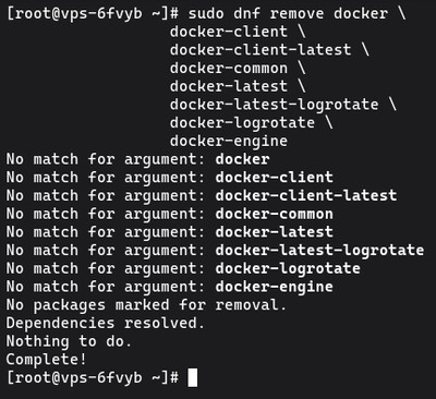 Uruchamianie sudo dnf remove docker aby wyczyścić stare konfliktujące pakiety Docker na AlmaLinux lub Rocky Linux przed świeżą instalacją